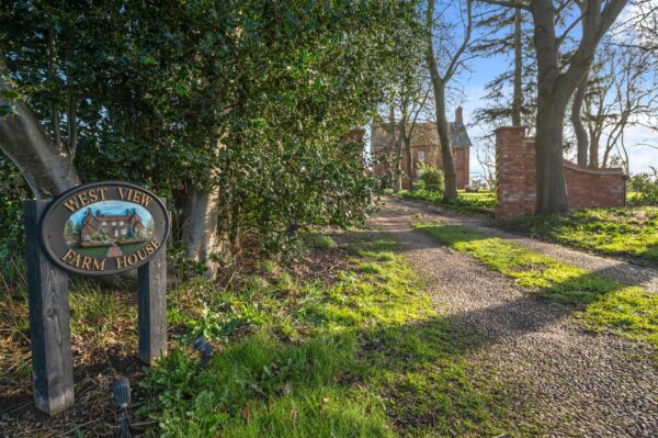 West View, Farm House, Collingham Road, Besthorpe, Newark