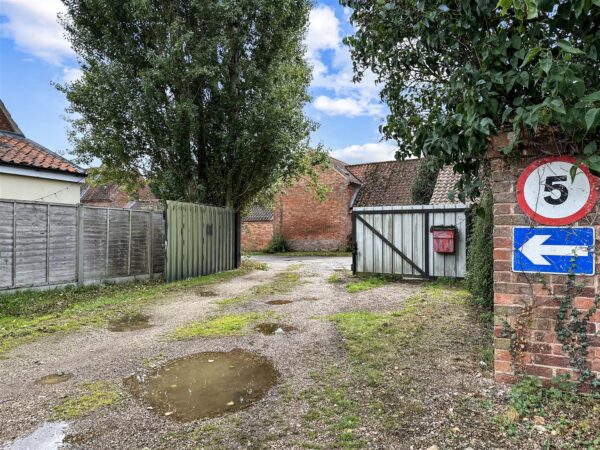 Detached Barn With Planning Permission, Low Road, Besthorpe, Newark