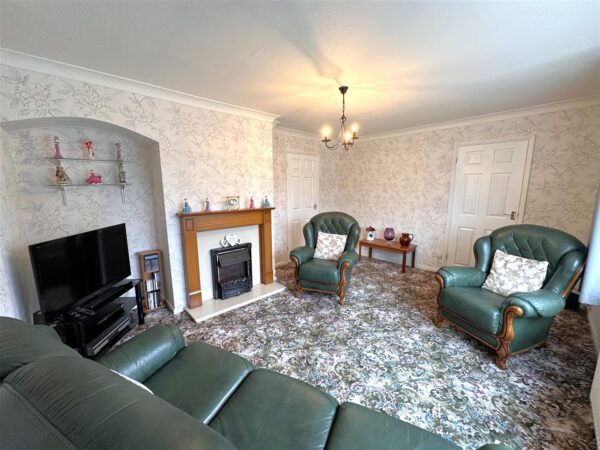 Crow Park Avenue, Sutton-On-Trent, Newark