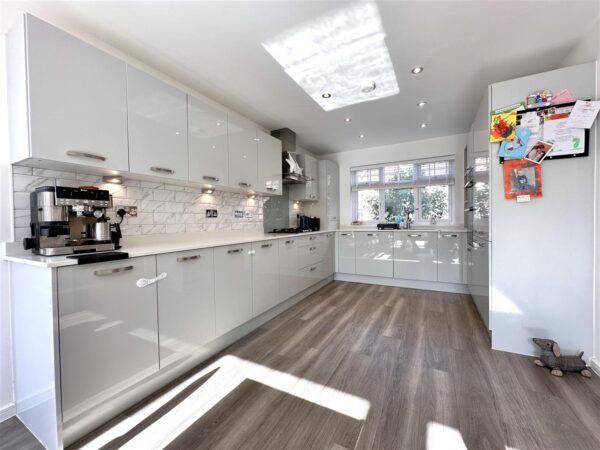 Cloverfield Place, Middlebeck, Newark