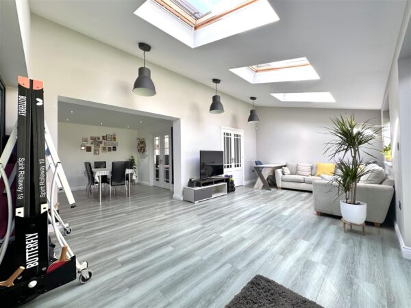 Thorold Road, Barrowby, Grantham, Lincolnshire