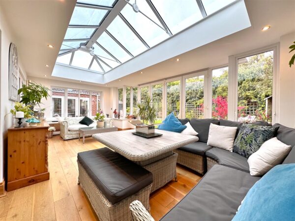 Vicarage Close, Collingham, Newark