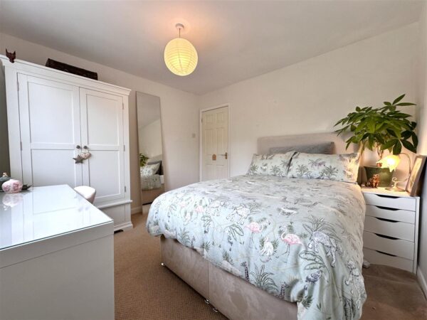 Vicarage Close, Collingham, Newark