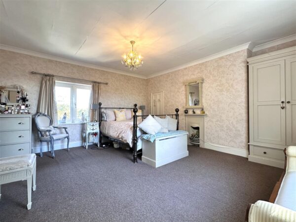 Gallowsfield House London Road, Newark