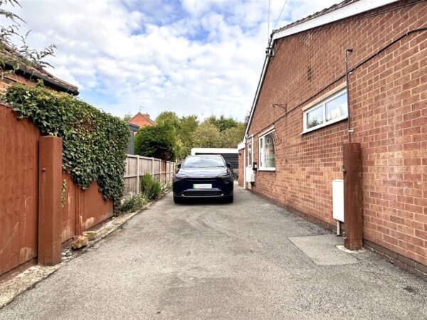Main Street, Claypole, Newark