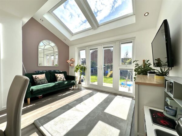 Cloverfield Place, Middlebeck, Newark