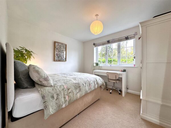 Vicarage Close, Collingham, Newark