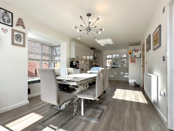 Cloverfield Place, Middlebeck, Newark