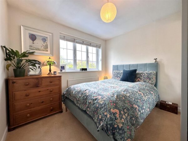 Vicarage Close, Collingham, Newark
