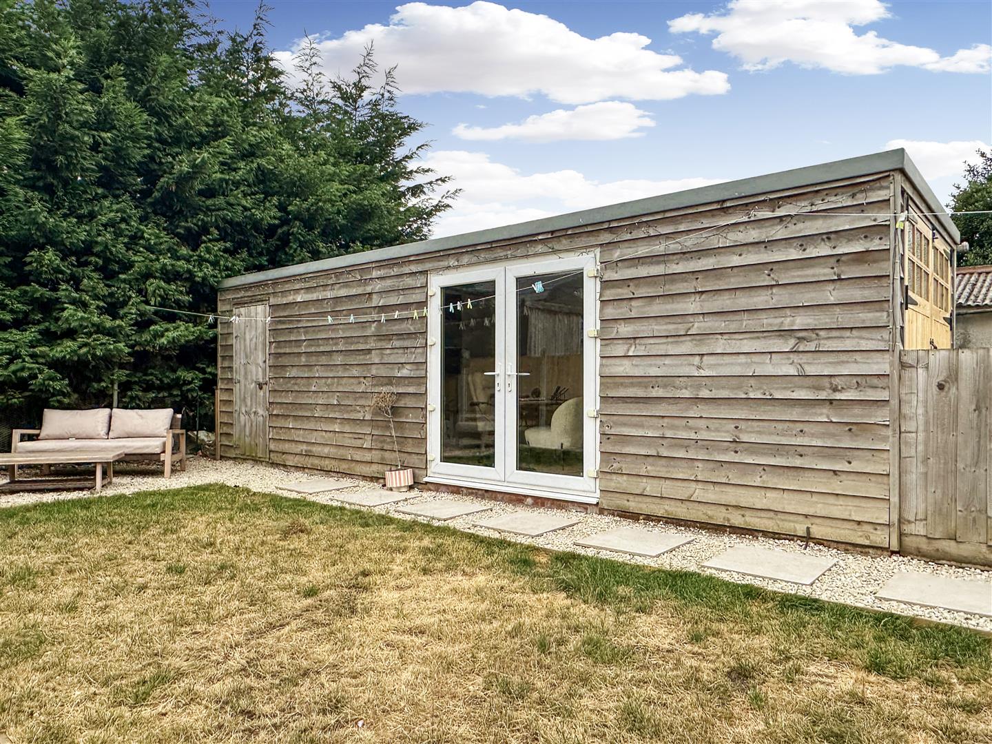 Thoresby Avenue, Newark