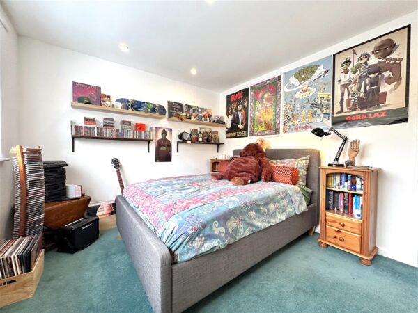 Vicarage Close, Collingham, Newark