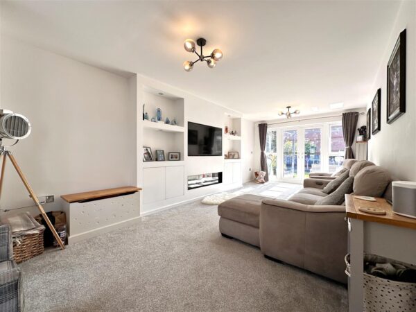 Cloverfield Place, Middlebeck, Newark