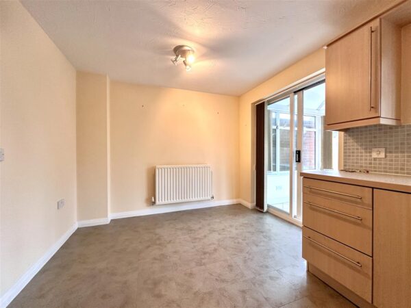 Wickliffe Park, Claypole, Newark