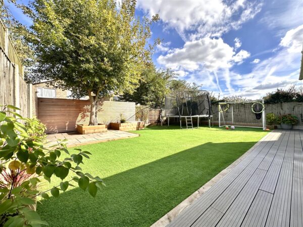 Thorold Road, Barrowby, Grantham, Lincolnshire