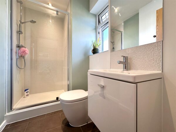 Cloverfield Place, Middlebeck, Newark
