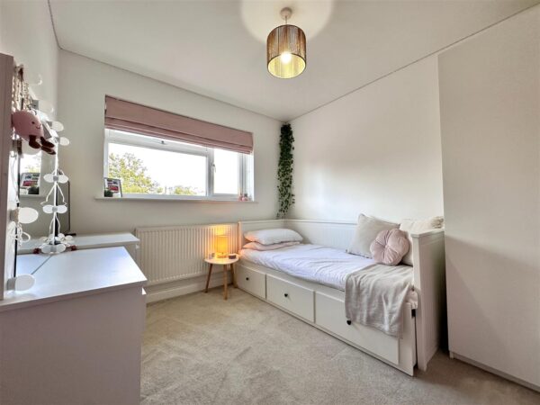 Thorold Road, Barrowby, Grantham, Lincolnshire
