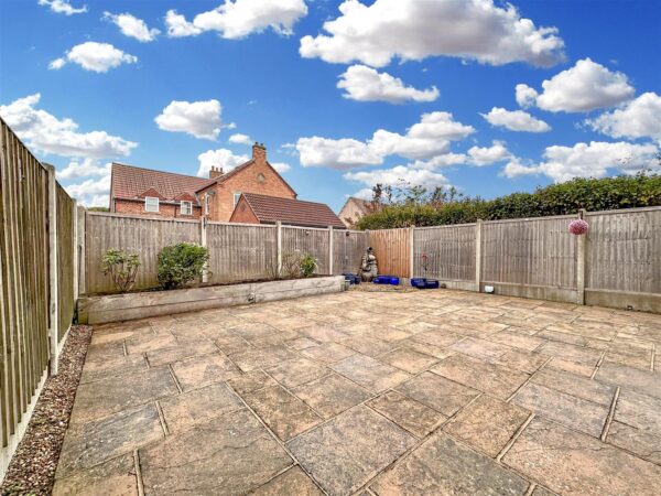Wickliffe Park, Claypole, Newark