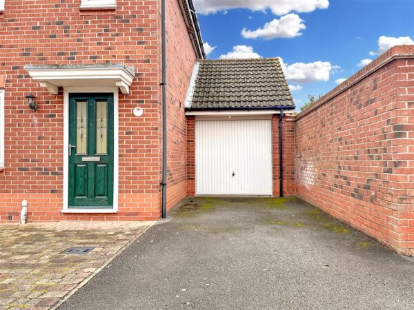 Wickliffe Park, Claypole, Newark