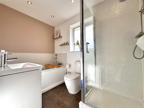 Cloverfield Place, Middlebeck, Newark