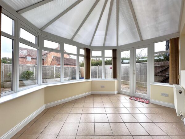 Wickliffe Park, Claypole, Newark