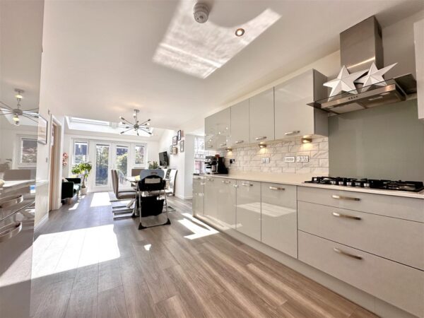 Cloverfield Place, Middlebeck, Newark