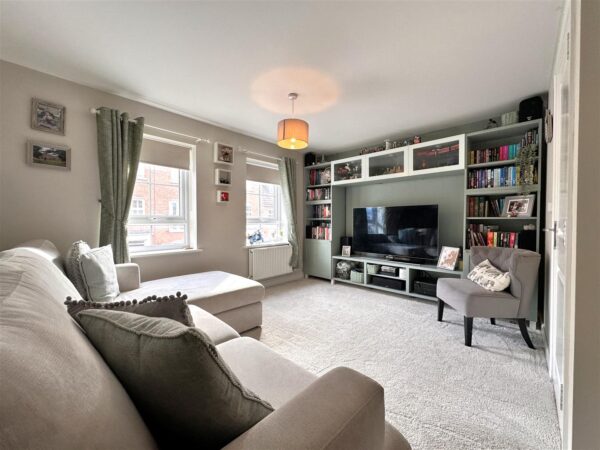Goldstraw Lane, Fernwood, Newark