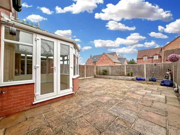 Wickliffe Park, Claypole, Newark