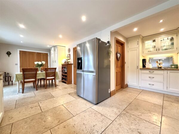 Vicarage Close, Collingham, Newark