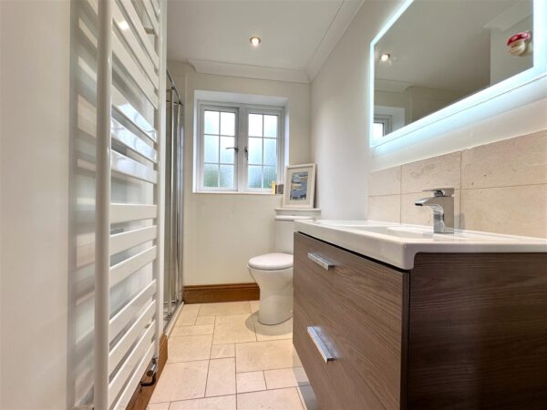 Vicarage Close, Collingham, Newark