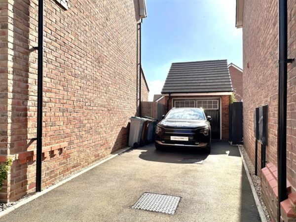Cloverfield Place, Middlebeck, Newark
