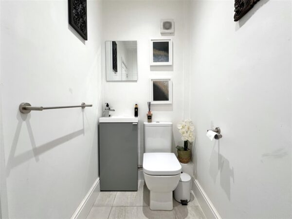 Sytten Lodge, Windsor Road, Newark