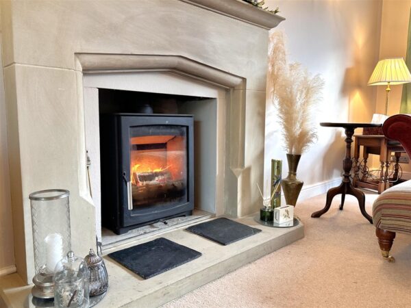 Vicarage Close, Collingham, Newark