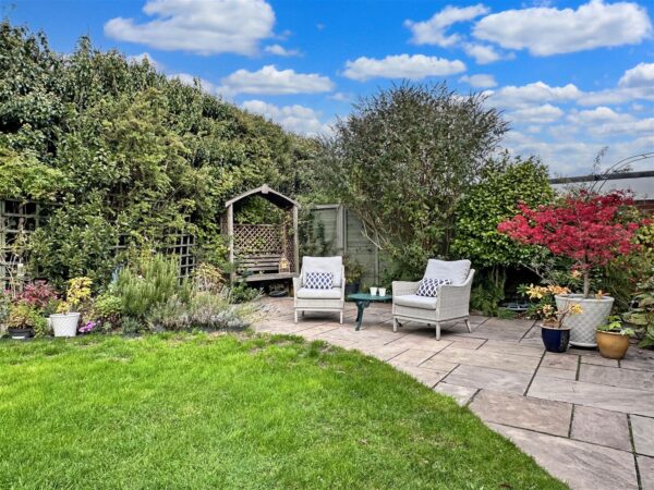 Vicarage Close, Collingham, Newark
