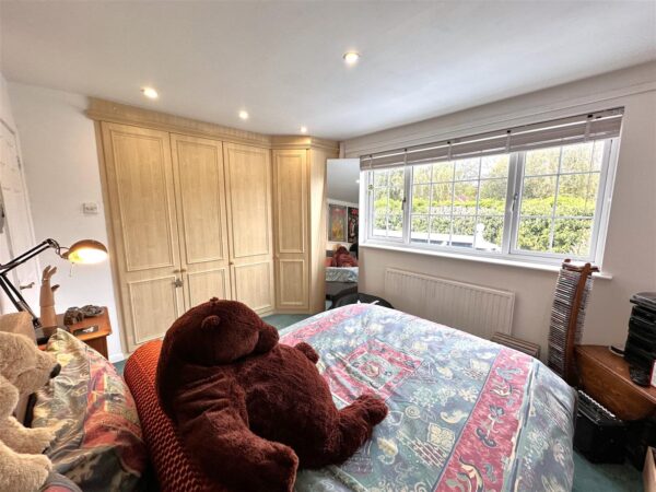 Vicarage Close, Collingham, Newark