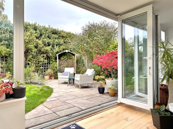 Vicarage Close, Collingham, Newark