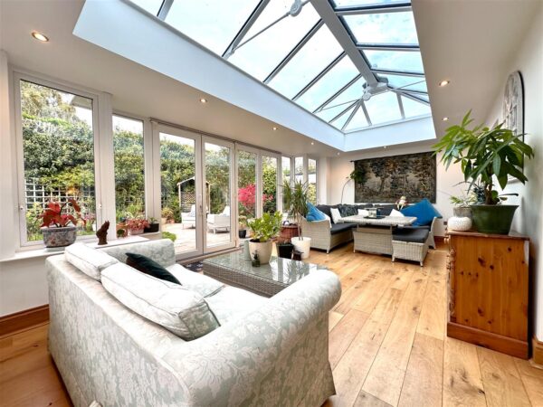 Vicarage Close, Collingham, Newark