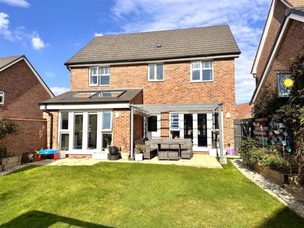 Cloverfield Place, Middlebeck, Newark