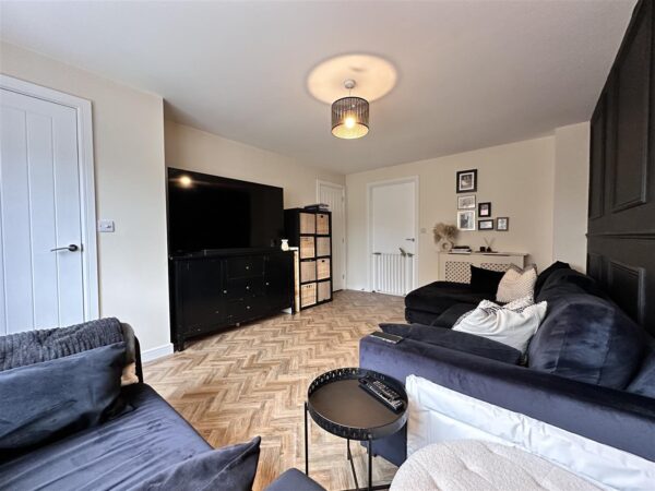 Charters Drive, Newark