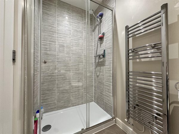 Charters Drive, Newark