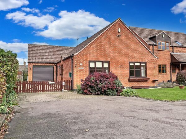 Vicarage Gardens, Balderton, Newark