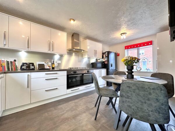 Stirling Drive, Coddington, Newark