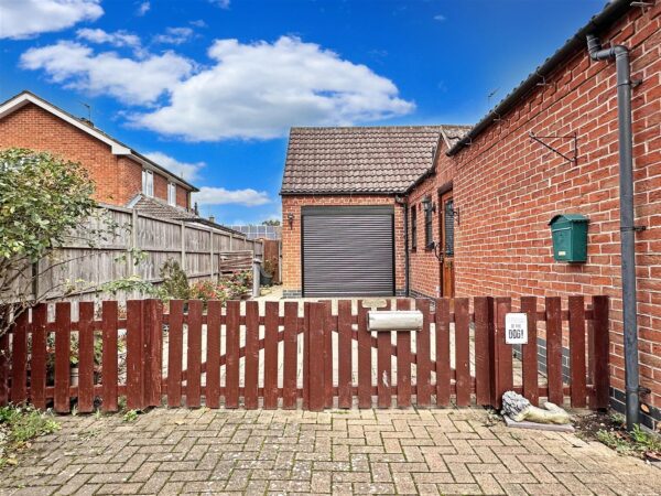 Vicarage Gardens, Balderton, Newark