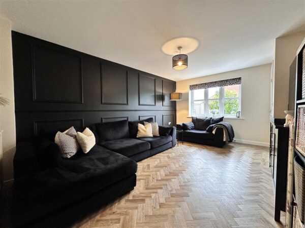 Charters Drive, Newark