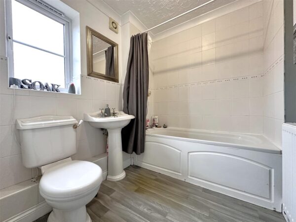 Stirling Drive, Coddington, Newark