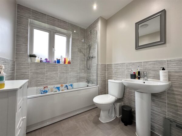 Charters Drive, Newark