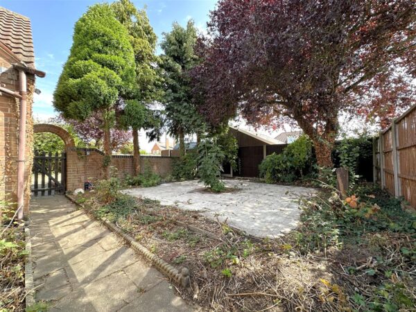 Alderann, Lincoln Road, Newark