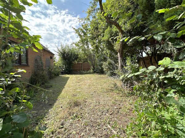 Alderann, Lincoln Road, Newark