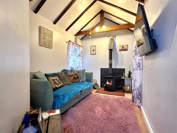 Perrimay Cottage, Fosse Road, Brough, Newark