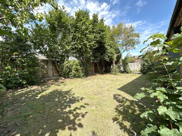 Alderann, Lincoln Road, Newark