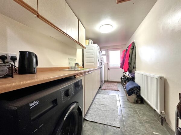 Perrimay Cottage, Fosse Road, Brough, Newark